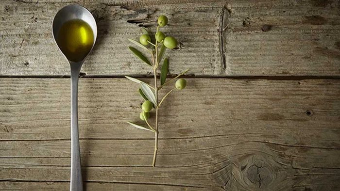 Wulura of Margaret River Ultra Premium Extra Virgin Olive Oil Spoon and Olive Branch